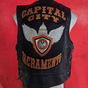 VINTAGE UNIK ULTRA LEATHER XL MOTICYCLE VEST WHIT THREE EXTENDED INDIAN HEAD